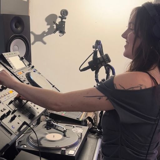 Radiant Flux w/ Jen Harkness - 18/01/26 - [Voices Radio]