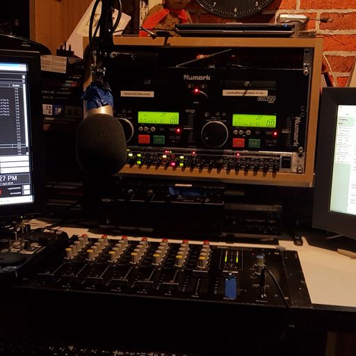 Nigel James - Laser Hot Hits International - The Shortwave Legend Thursday  April 11 2019