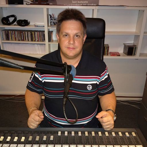 Péntek esti koktél, ezúttal Hajcser Attilával.   A 2016. Január 29-i műsorunk.   www.poptarisznya.hu