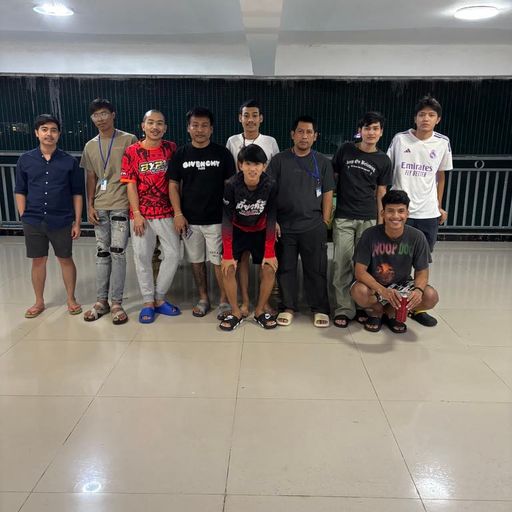 ไอ้สุดหล่อที่เธอชอบเราหลอกมามันมากดหวยแล้วนะ….เชื่อสิมันถอนได้  By: ชัยธง