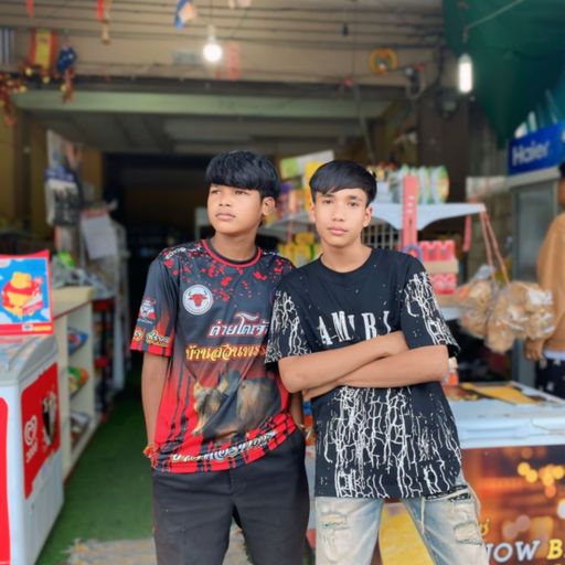 ประตูลอดไม่ได้มีดีเเต่น้ำท่อม