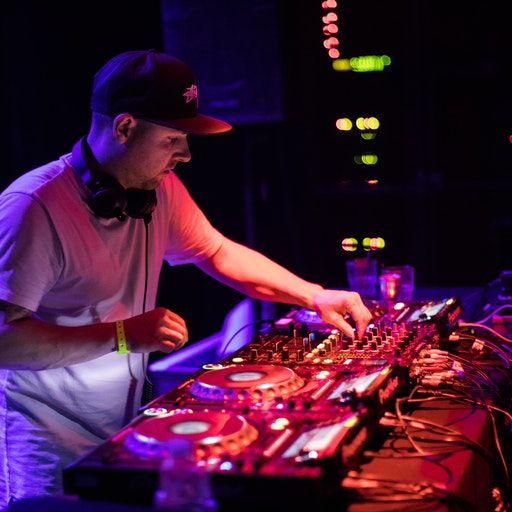 On the Floor – Voltage at fabric