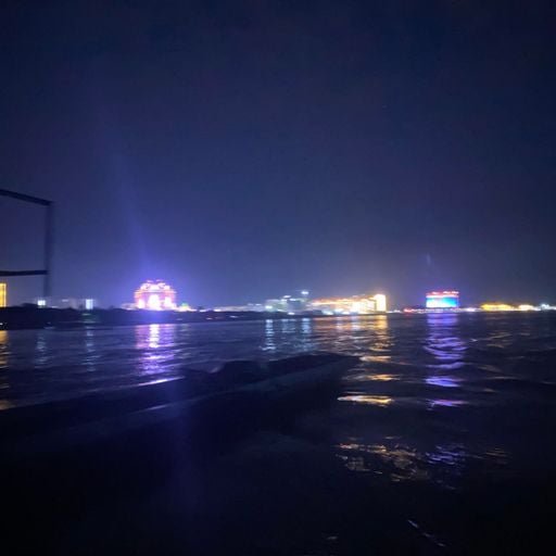 วัยรุ่นสามเหลี่ยมกลางคืน By คุณพ่อลูกสาม