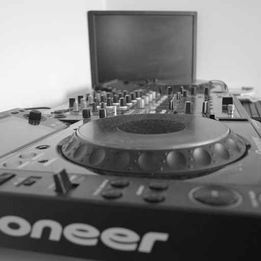 DARREN_M LIVE ON STATICHQ.COM EXTRA PLAYING OLDSKOOL JUNGLE