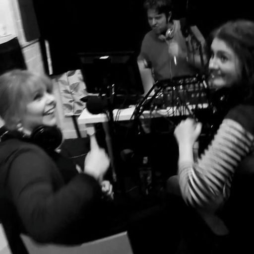 Andy Robinson Pops the Question with Lindsey Santoro and Hannah Silvester (16/11/2016)