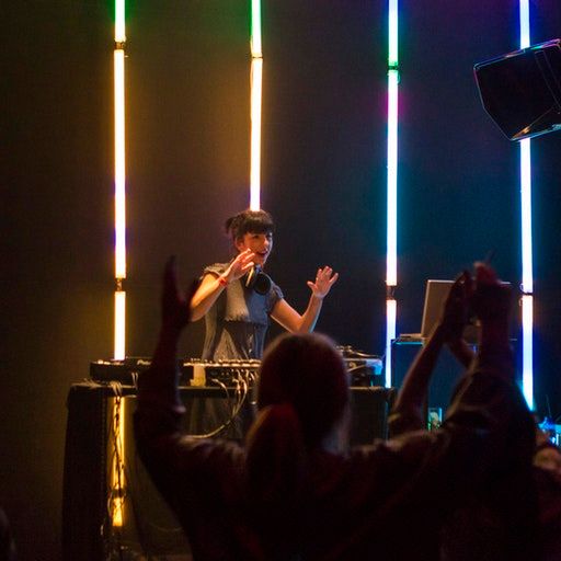 On the Floor – Giganta at six d.o.g.s