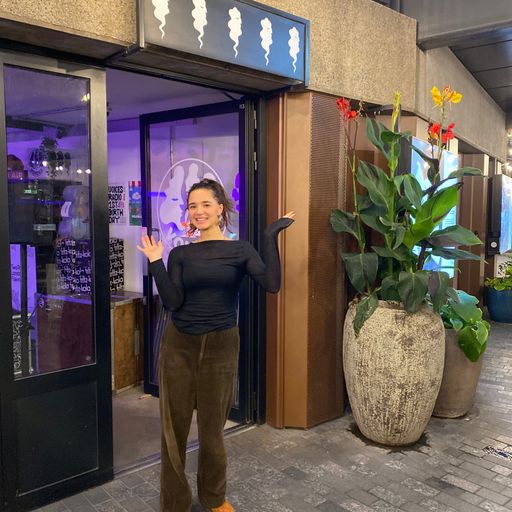 Ella Knows w/ Ella-Rose  11/09   [Voices Radio]