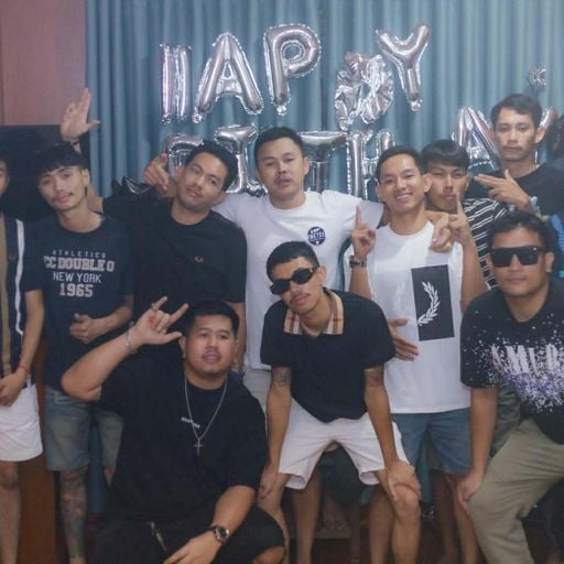 แรกๆเต้นให้เขาดู หลังๆนั่งดูเขาเต้นHBDวัยรุ่นซอย8  Mc ธัญเรศ