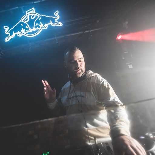 On the Floor – Chimpo feat. Fox at Egg London