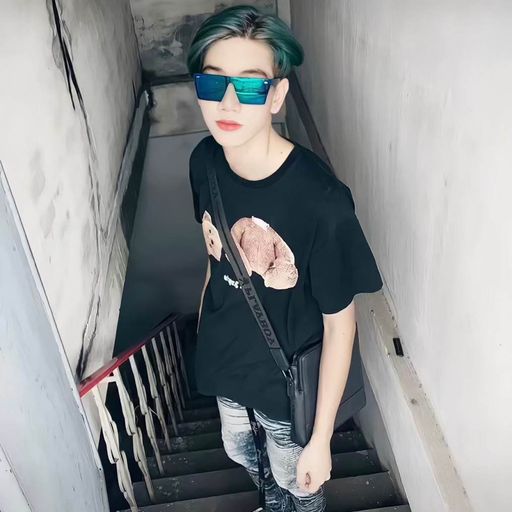 ทั้งดมทั้งเคียว เธอบอกไม่เฟี้ยว