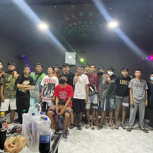 ฟ้าสว่างกูยังไม่สร่างเลย Happy birthday คุณเก็ท