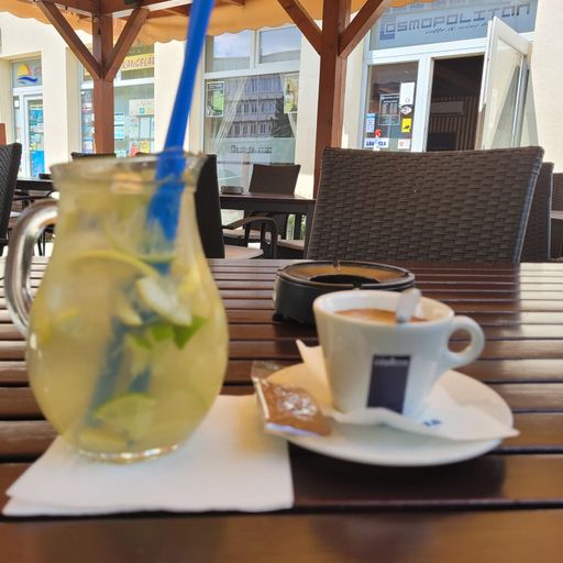 Live @ Cosmopolitan Coffee & Wine Bar 17.6.2022