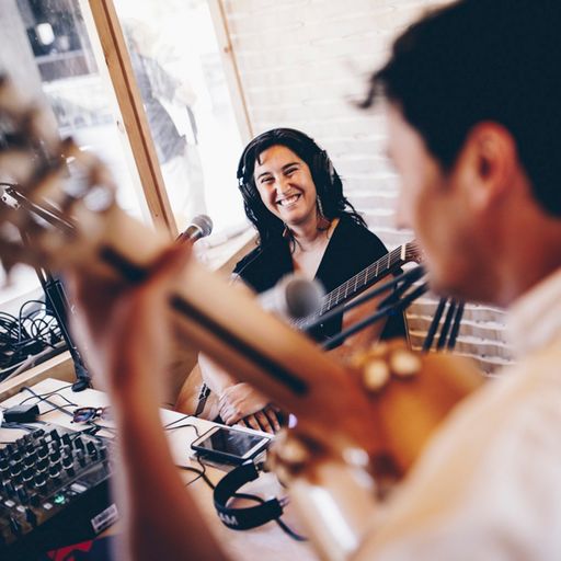 Antes que el rap: Poesía improvisada y guitarrón chileno