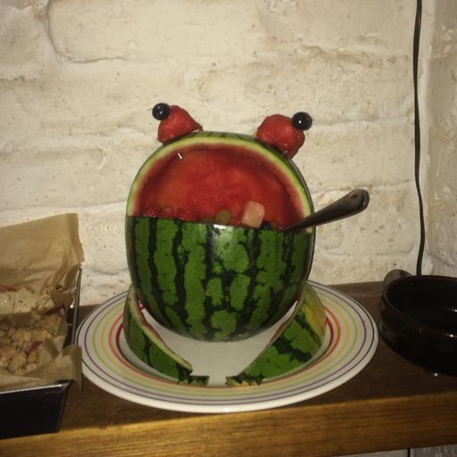 Fresh Fruit #86 w/ Special Guest Uri Rennert & The Frosch Prince 06.01.2024