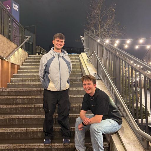 Hug Your Friends w/ Thoughts On Elvis & Olly Rodwell - 08/12/25 - [Voices Radio]