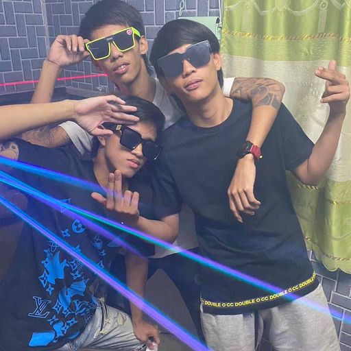 แฮปปี้เบิร์ดเดย์สะสะสะเสี่ยไกด์. เว้าแล้วก็ไป