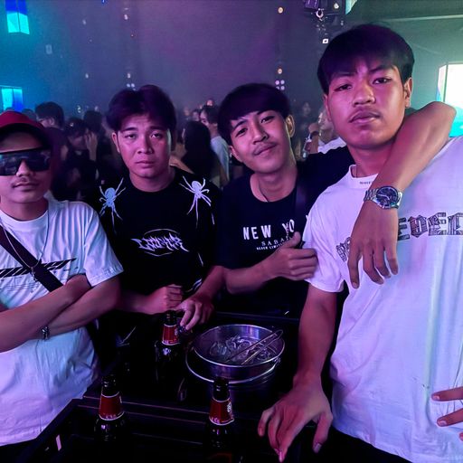 ไอ้รูปหล่อที่เธอชม มันยังมาขอKเราดมอยู่เลย By เคน นนท์ ฟิวส์ บอล