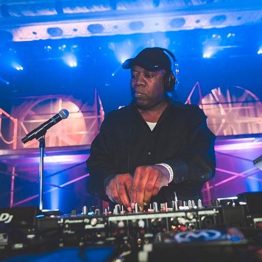 On the Floor – Joe Smooth at Red Bull Music Presents Queen!