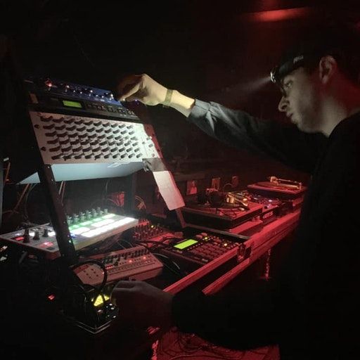 On the Floor – Garrett David at Smart Bar