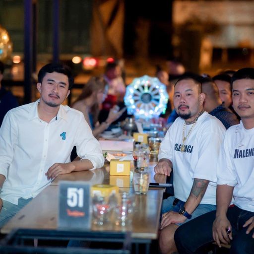 โรงเรียนสีขาว หญ้าสีเขียว เยี่ยวสีม่วง By ออ โอ๊ต ชัยนาท