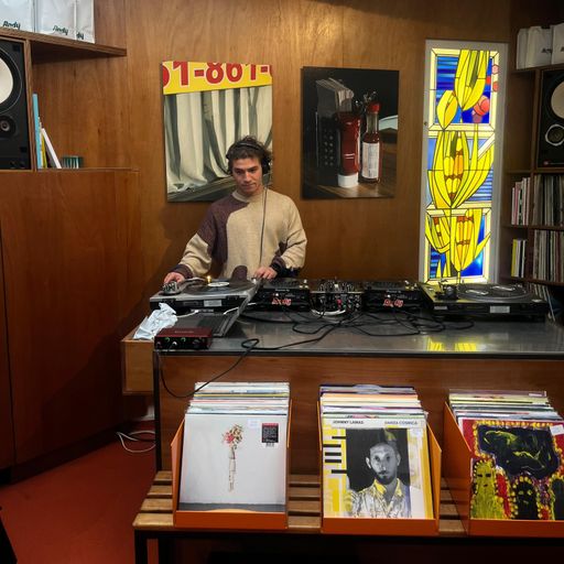 Andy Roasters w/ Momo at WAV | 11-01-25