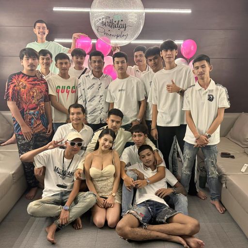 คุณเพ็ญศรี (FalConn'House)