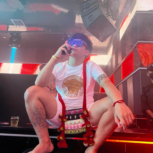 ยืนให้ ตรงยาดมห้ามหาย Byเสี่ยทีน x DJmos