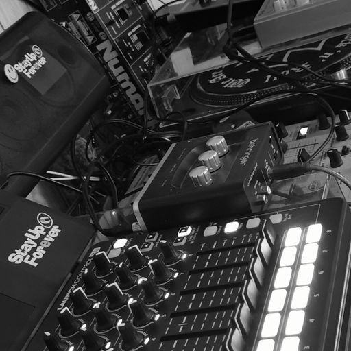Dirty Stable....2x303's And A Drum Machine