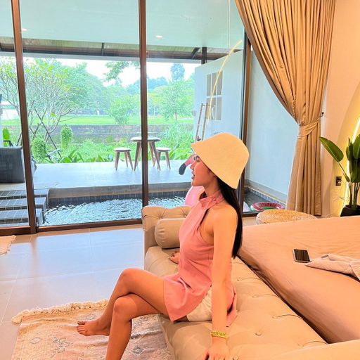 หนูรู้ว่าพี่มีใจ แต่พี่จะรู้ไหมว่าหนูมีผัว  By ซินซิน