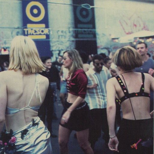 Carl Cox at "Love Parade 2000 : The Climax Warm-Up" @ Tresor outdoor (Berlin) - 6 July 2000