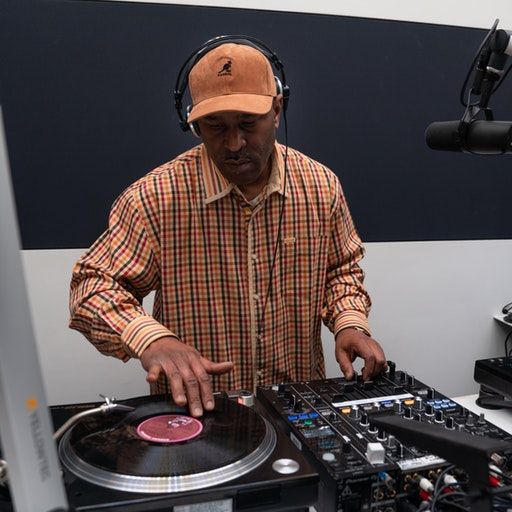 Across 135th Street – Easy Mo Bee