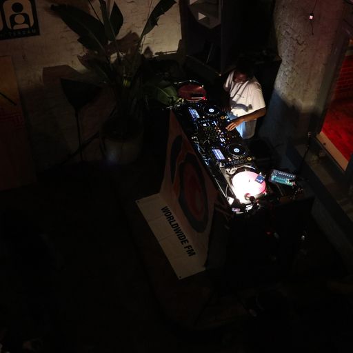 Worldwide FM x Radio Radio: Global Roots with Thris Tian & Auntie Flo // 18-10-18