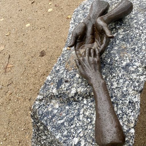 Morning Hues w/ Mria - 05/11/25 - Voices Radio