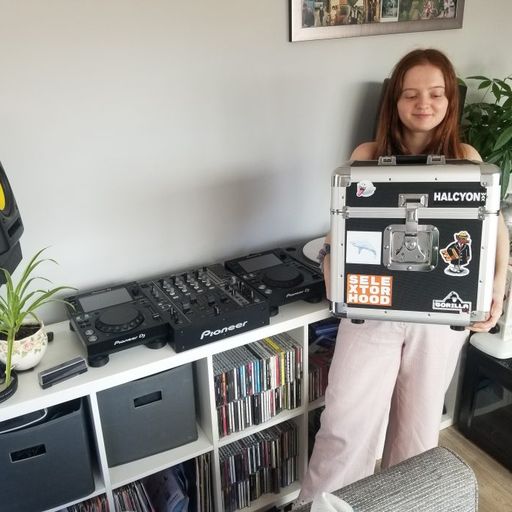 Universal Sanctuary: Tina Edwards with Shifting Spheres and Astigmatic Records // 20-02-21