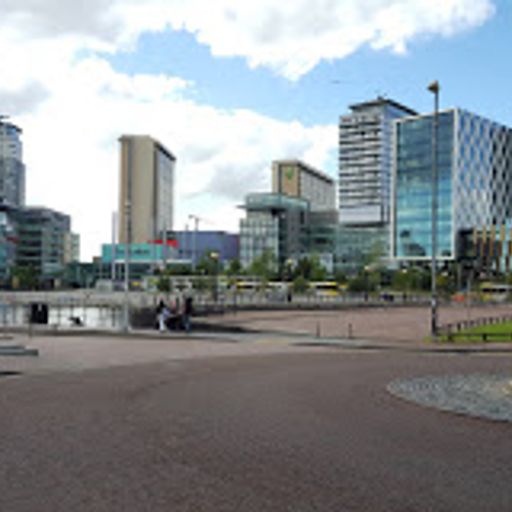 A Bit of Everything with Sophie Baxter from the Lowry Outlet and Jill Bowyer. 26/11/15