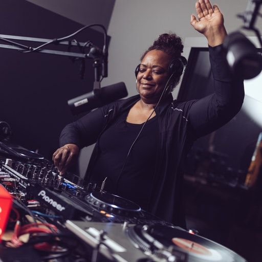 The K-HAND Music Show – Punchy Electronic