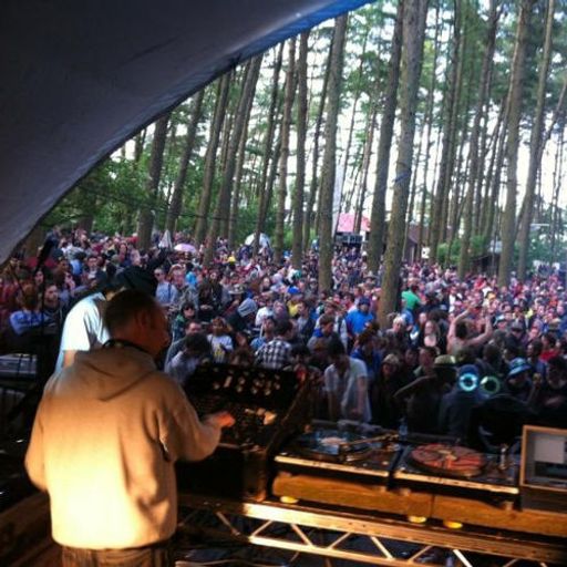 Mr Scruff, MC Kwasi & Veba, Toil Trees Stage at Beatherder, Sunday 1st July 2012