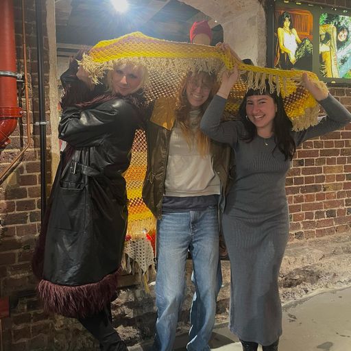 not the place w/ Henn London Punk Special 11/09/25 - [Voices Radio]