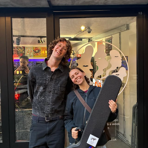 Earth Groove w/ Ed & Tennesse Woodiel - 28/04/26 - Voices Radio