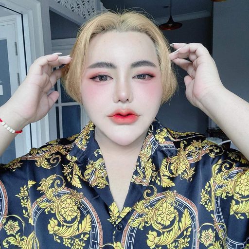 พี่เป็นคนใจพระ..เลยชอบอุปการะเด็กๆ By คลาส พลาสติก