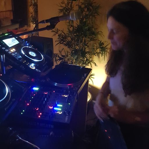 Estimuloshow #22 w/ Adi Toohey (FBi Radio) & Estimulo 11.07.2019