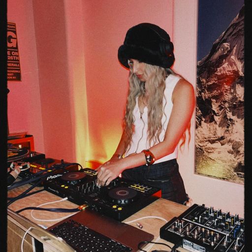 Love Languages w/ V4ND4N4 - 28/05/24 - Voices Radio