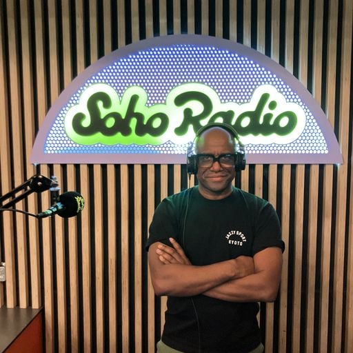 Off The Shelf with The Handson Family (22/12/2025)