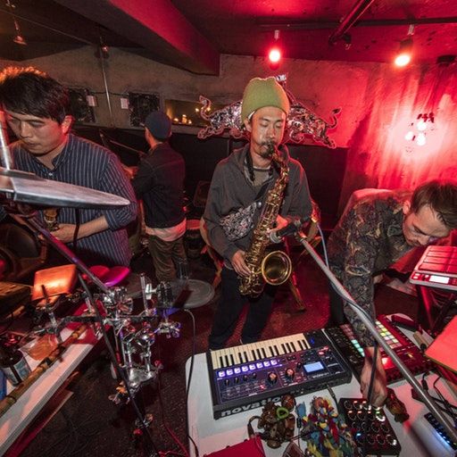 On the Floor – Akimbo & Smiley at RBMA Bass Camp Seoul