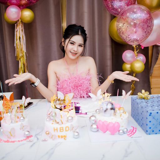 HBD ชมพู่ ชลธิชา