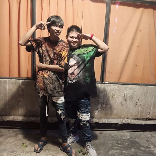 ผมอ่ะสมชาย ส่วนเค้าอะเด็กสมบูรณ์