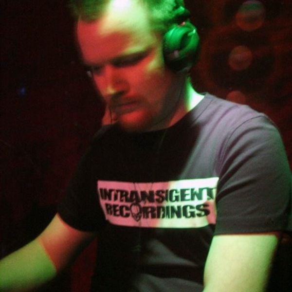 Жёсткий drum and bass. Current value картинки альбомов. Current value фото. Current value error. Current value сетап.