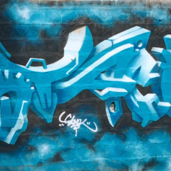 Graffiti blue fire packed. Граффити бирюзовое. Бирюзовый фон с граффити. Фон граффити бирюза. Граффити с бирюзовыми оттенками.