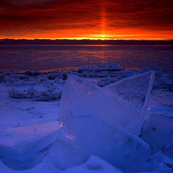 Hot freezing. Зимний Байкал. Море зима закат. Арктика закат. Зима лед закат.