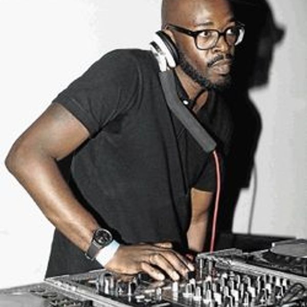 Black coffee dj. Блэк кофе диджей. Black Coffee DJ что с рукой. Real Black Coffee. Черный диджей.